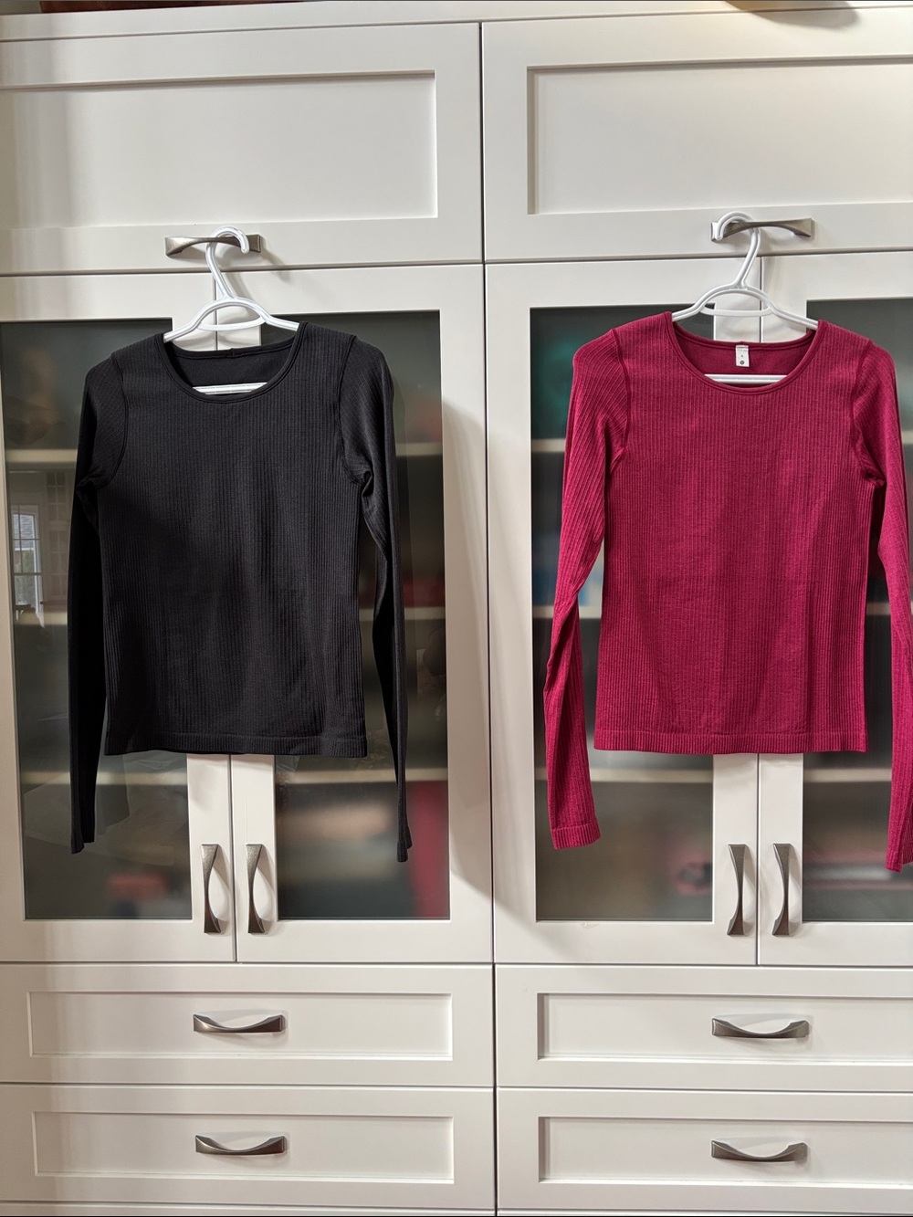 Lululemon Ebb To Steet Long Sleeve tops Black and Cranberry SZ 8 EUC LIKE NEW❤️🖤